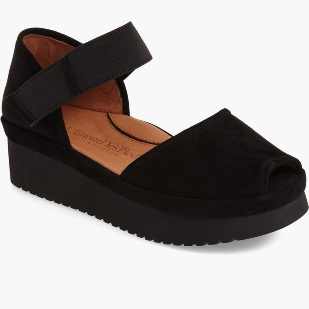 NIB L’amour Des Pieds black suede Amadour peep toe platforms 11W